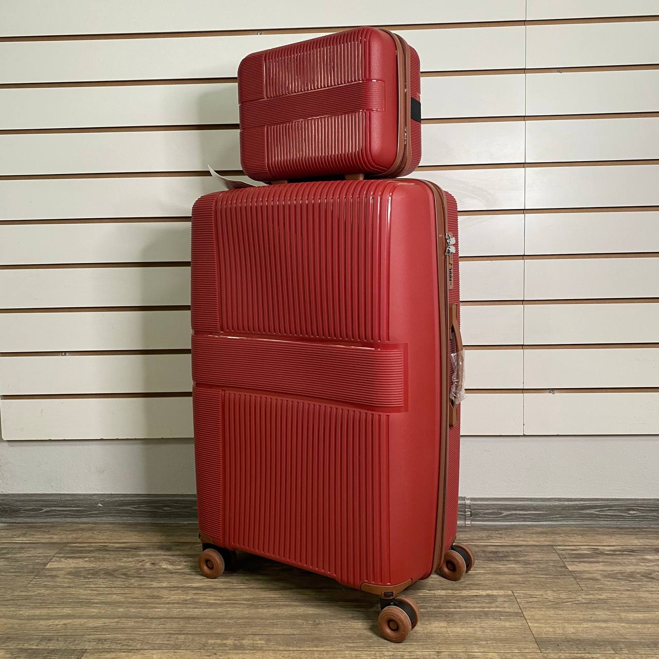 Чемодан полипропилен L - Красный