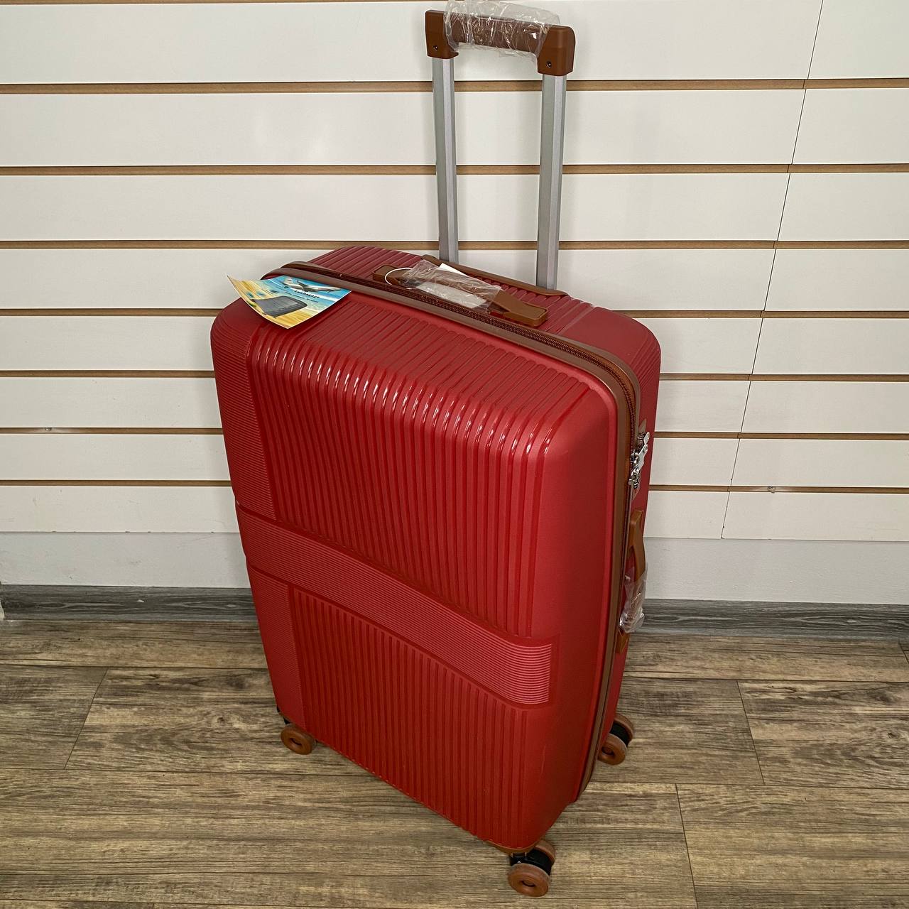 Чемодан полипропилен L - Красный