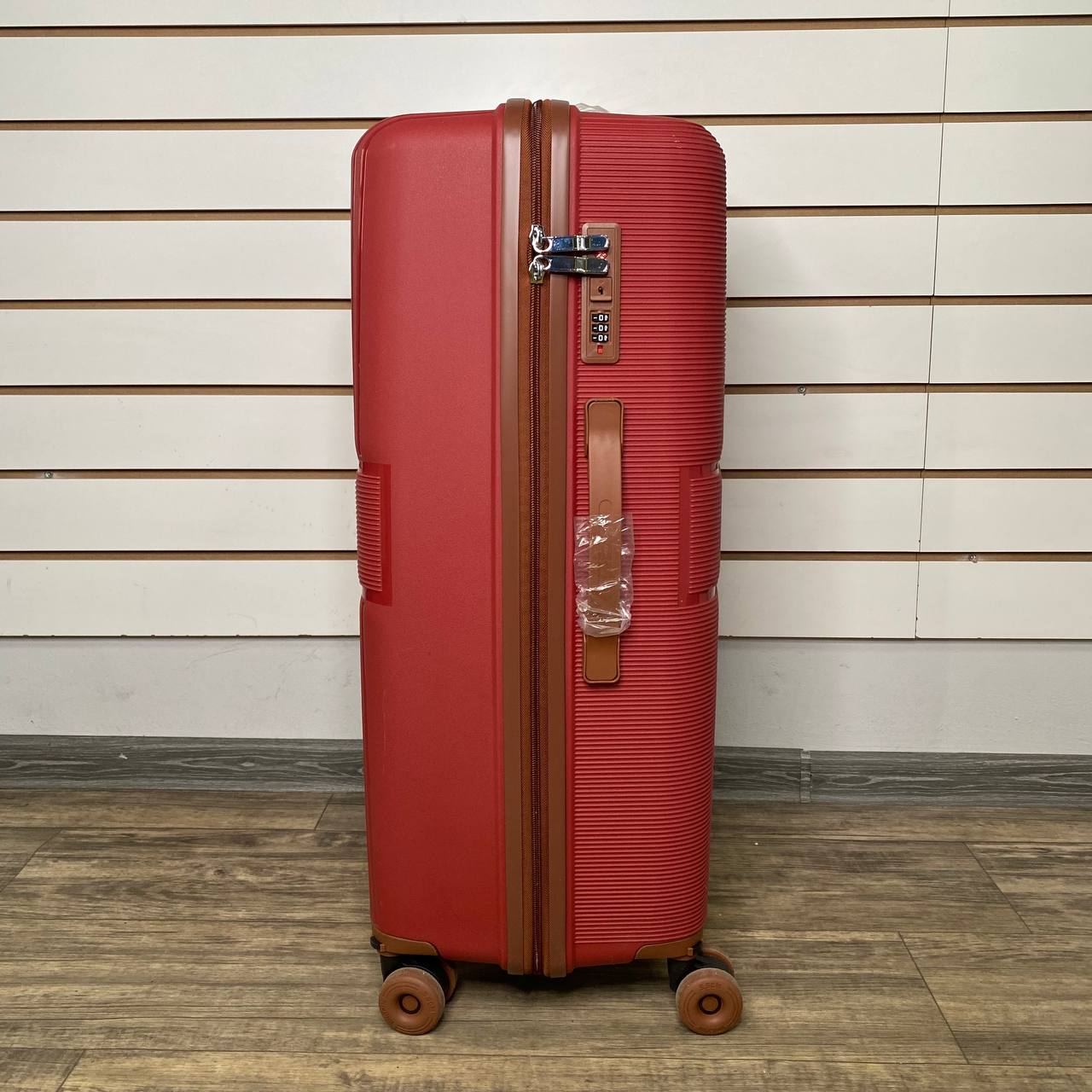 Чемодан полипропилен L - Красный