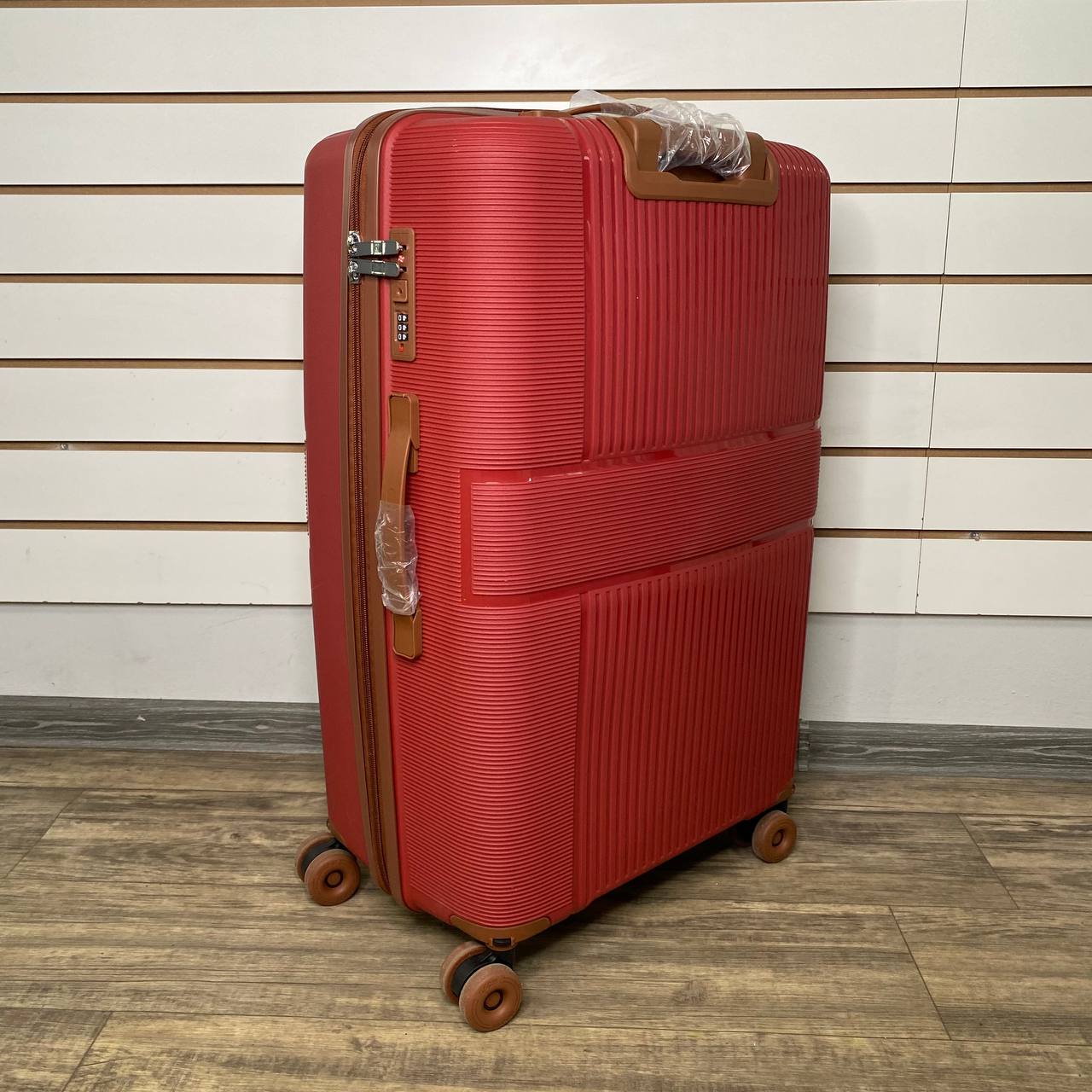 Чемодан полипропилен L - Красный