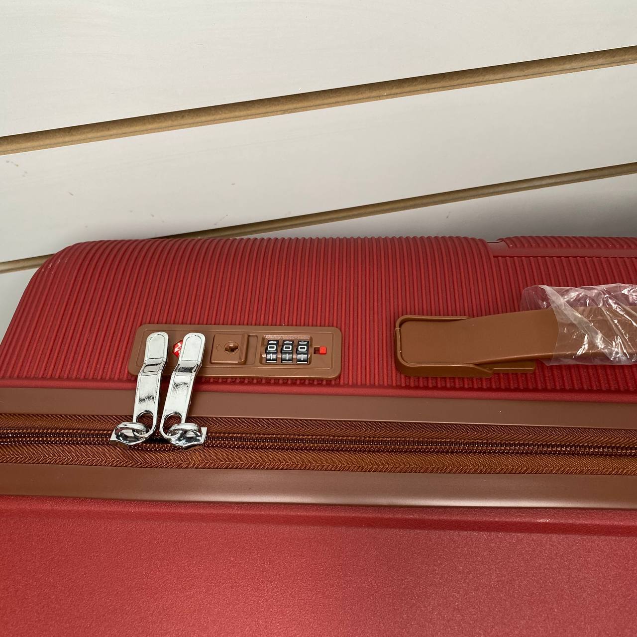 Чемодан полипропилен L - Красный