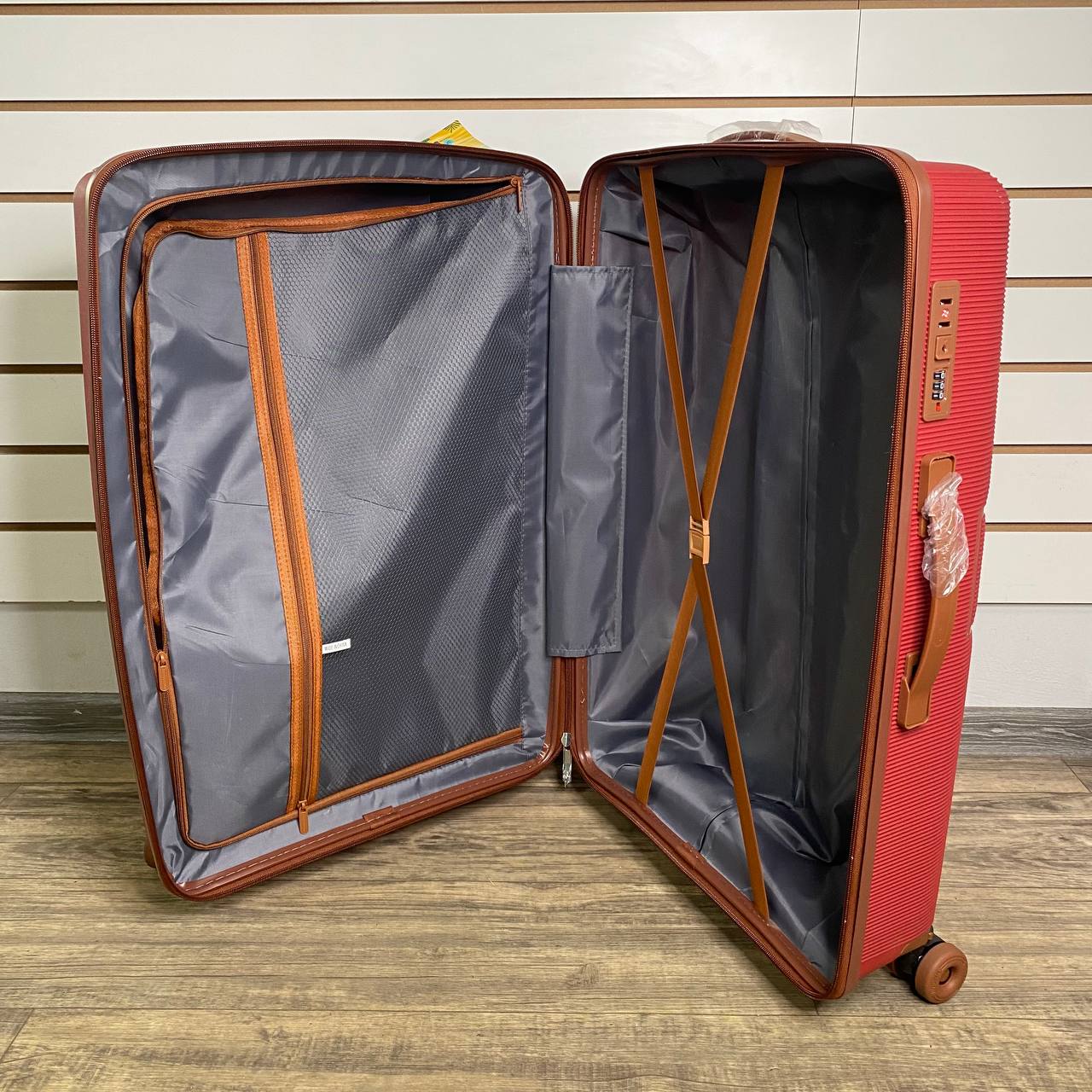 Чемодан полипропилен L - Красный