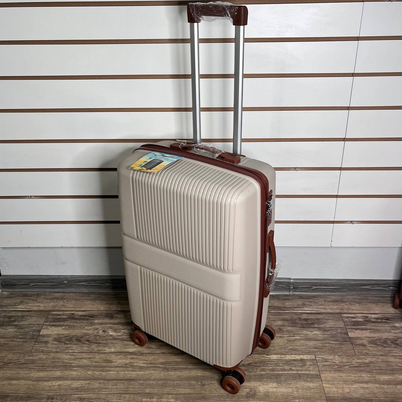 Чемодан полипропилен М - Бежевый