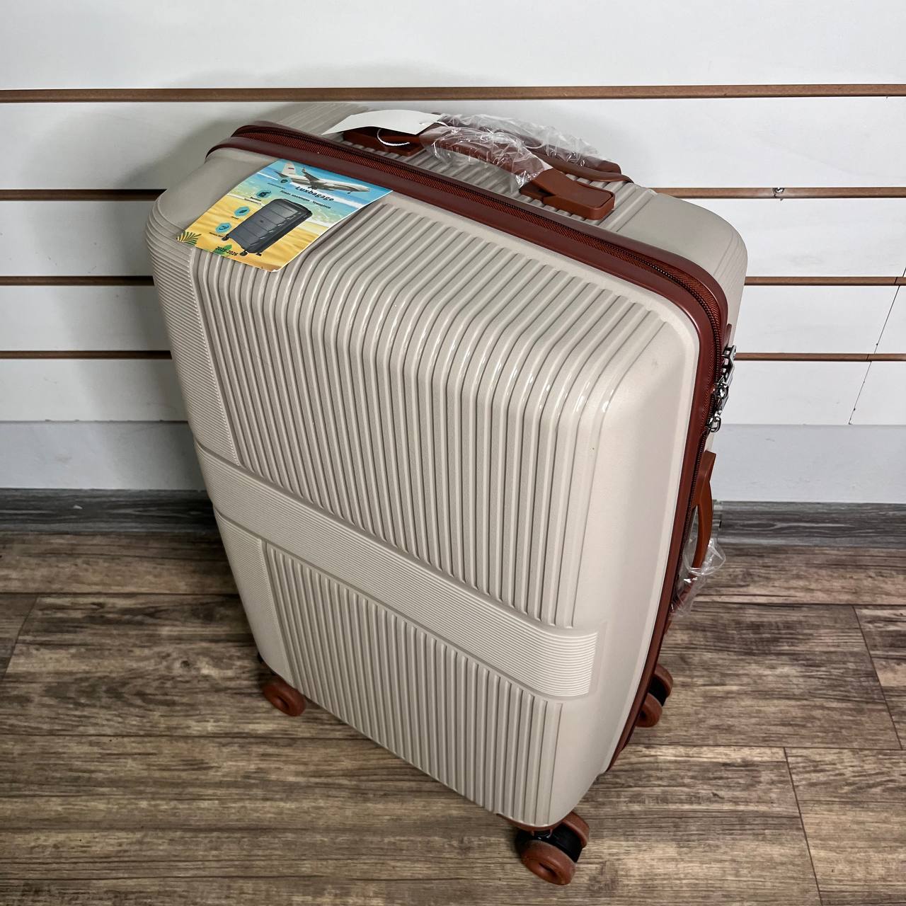 Чемодан полипропилен М - Бежевый