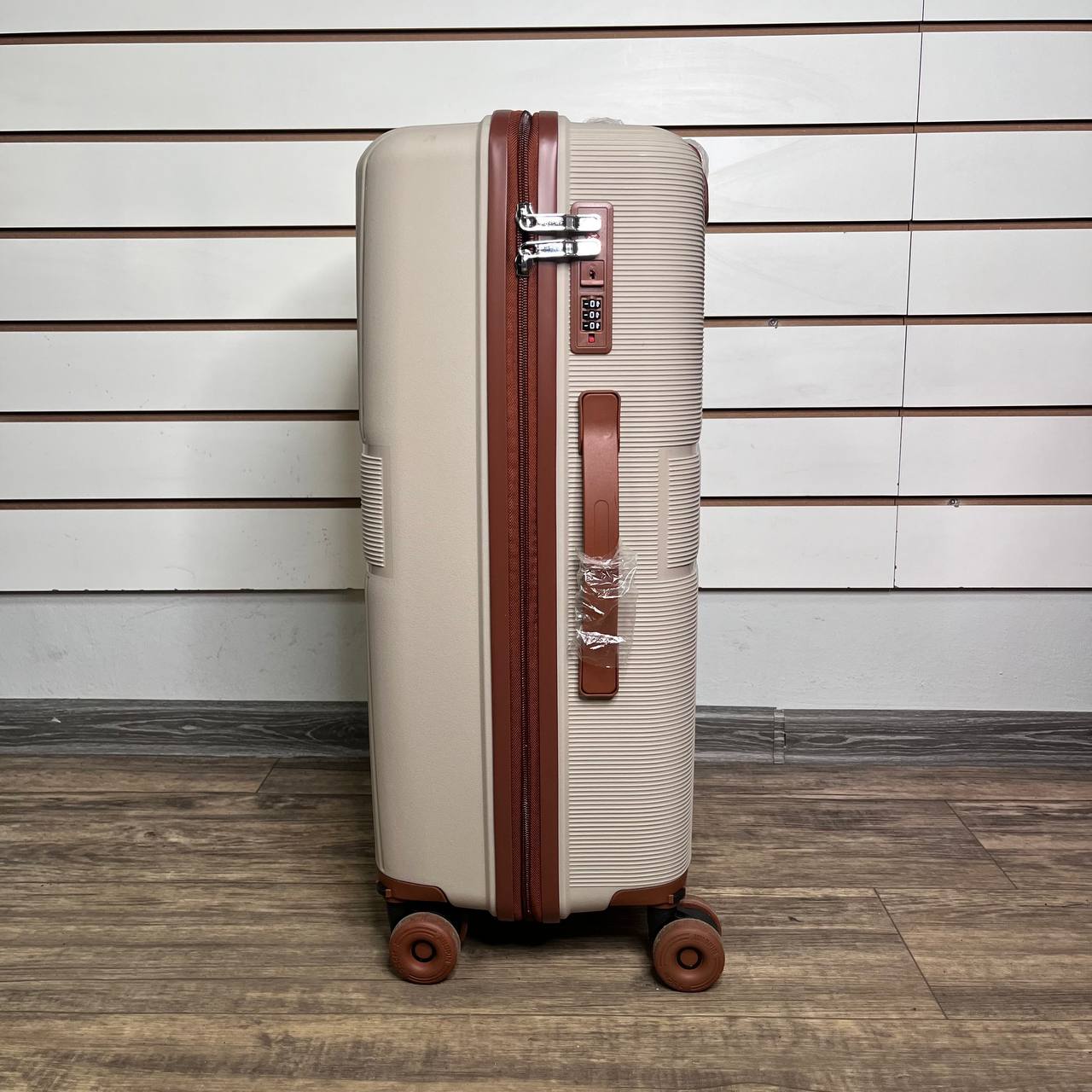 Чемодан полипропилен М - Бежевый