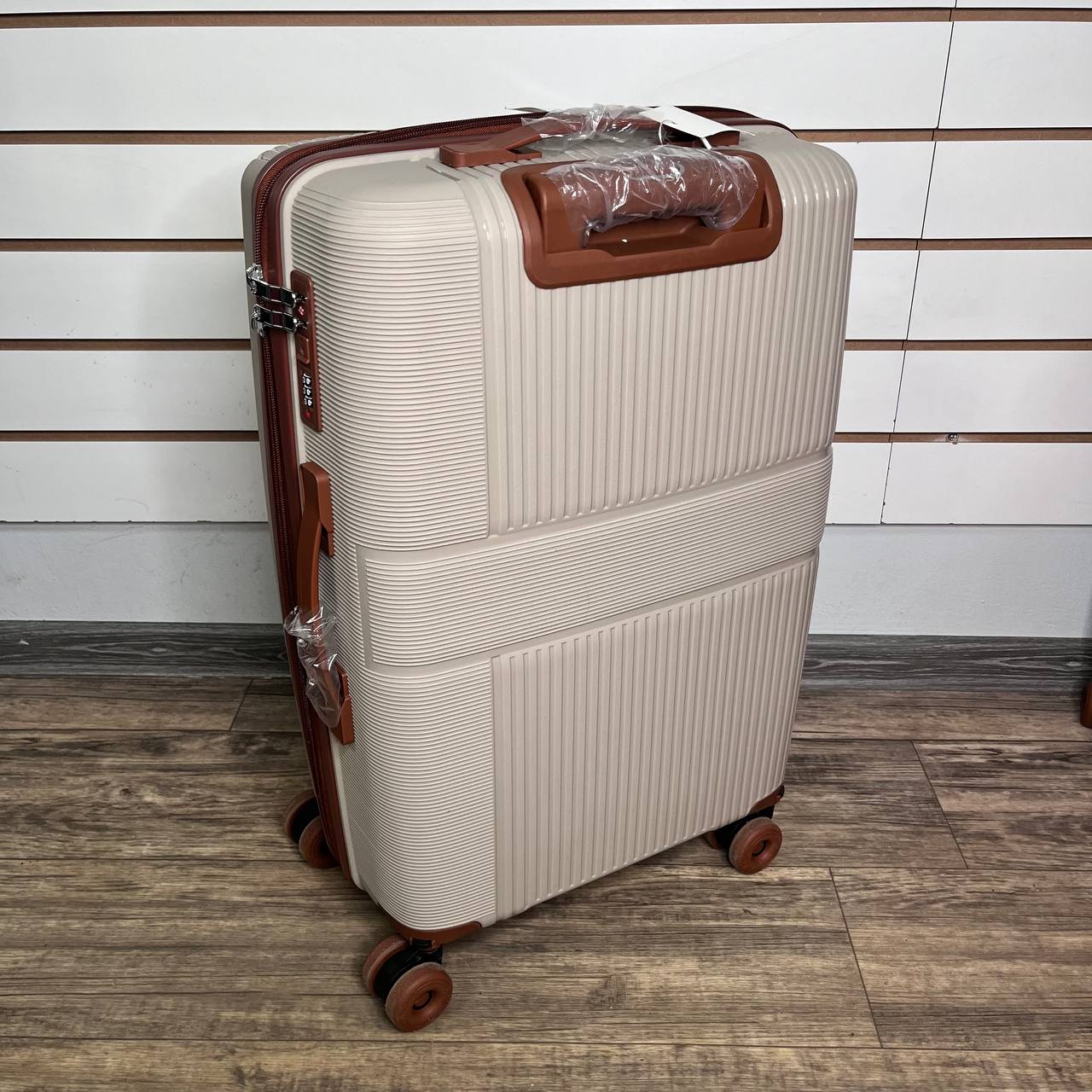 Чемодан полипропилен М - Бежевый