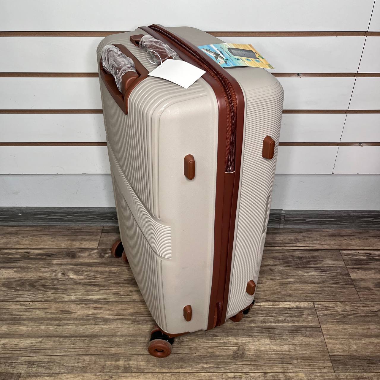 Чемодан полипропилен М - Бежевый