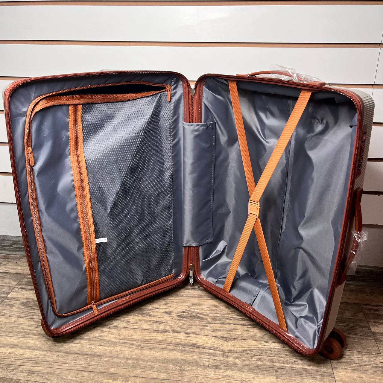 Чемодан полипропилен М - Бежевый