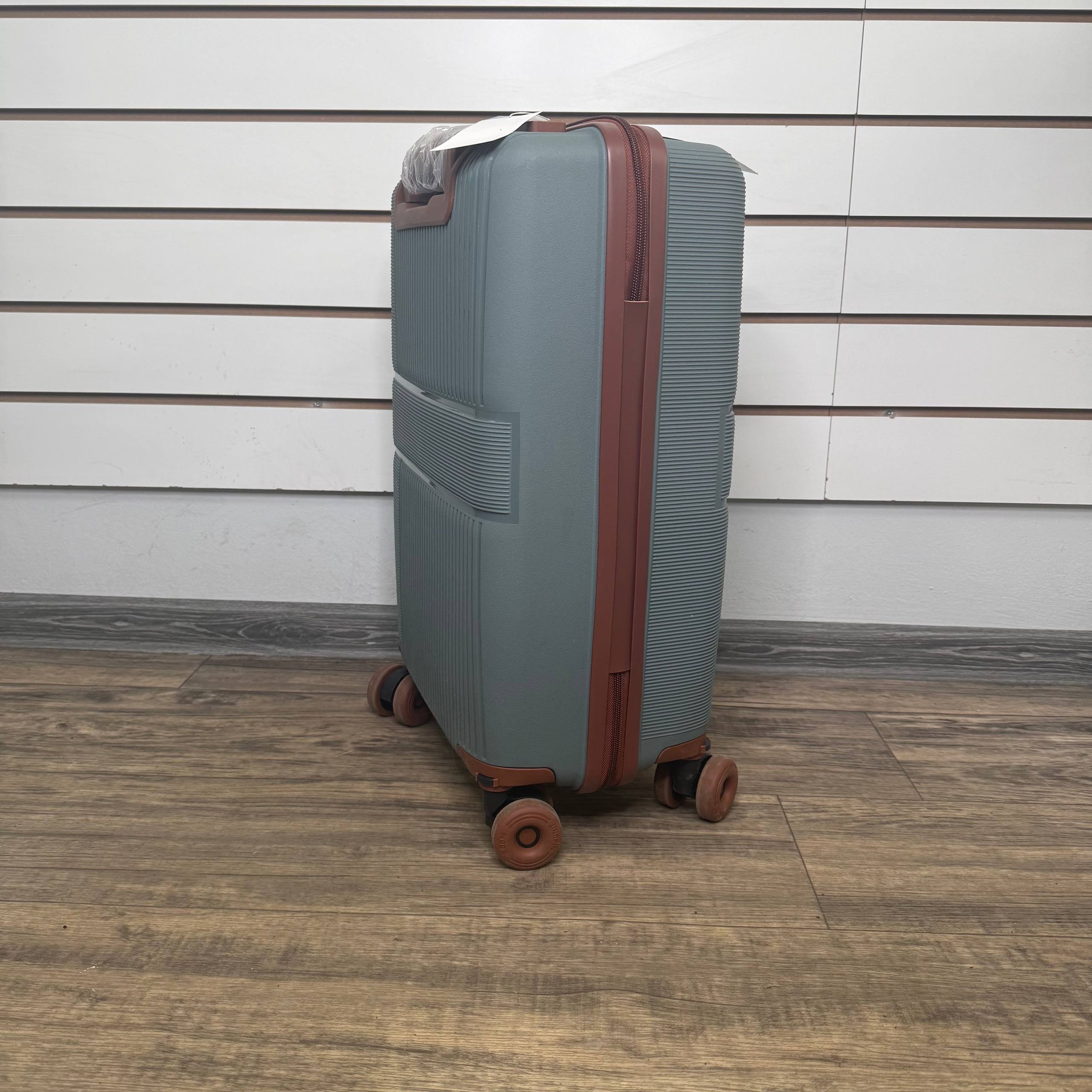 Чемодан полипропилен S - Светло-серый