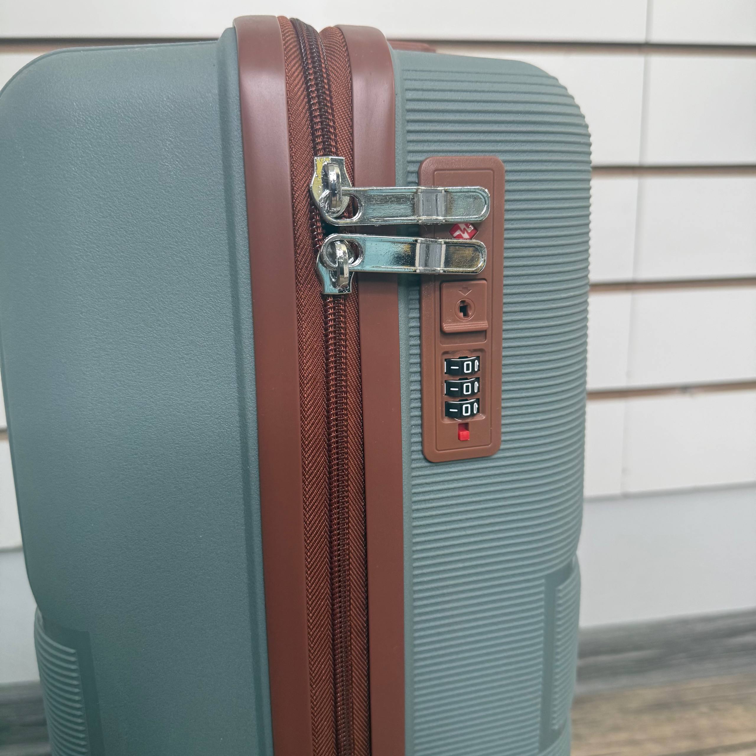 Чемодан полипропилен S - Светло-серый