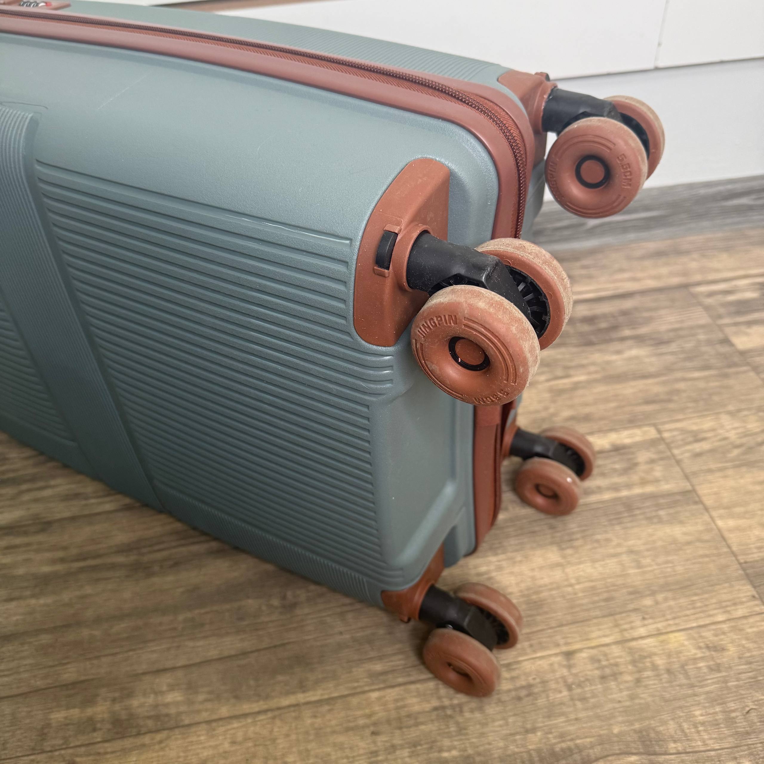 Чемодан полипропилен S - Светло-серый