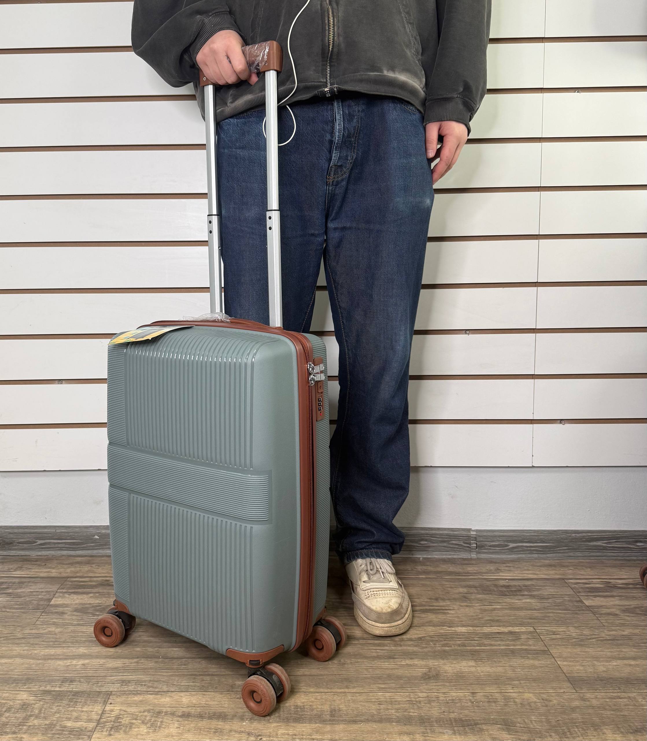 Чемодан полипропилен S - Светло-серый