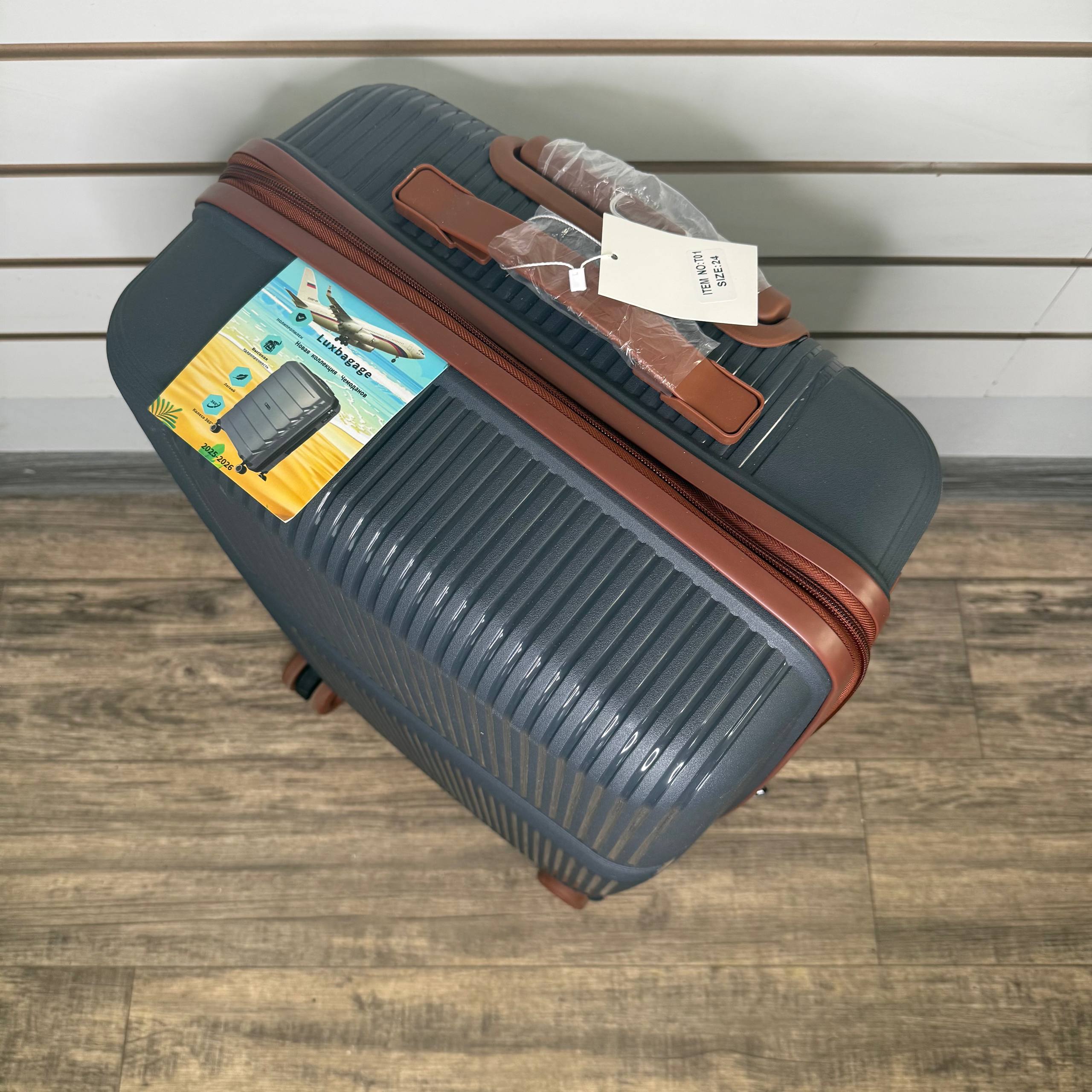 Чемодан полипропилен М - Темно-серый