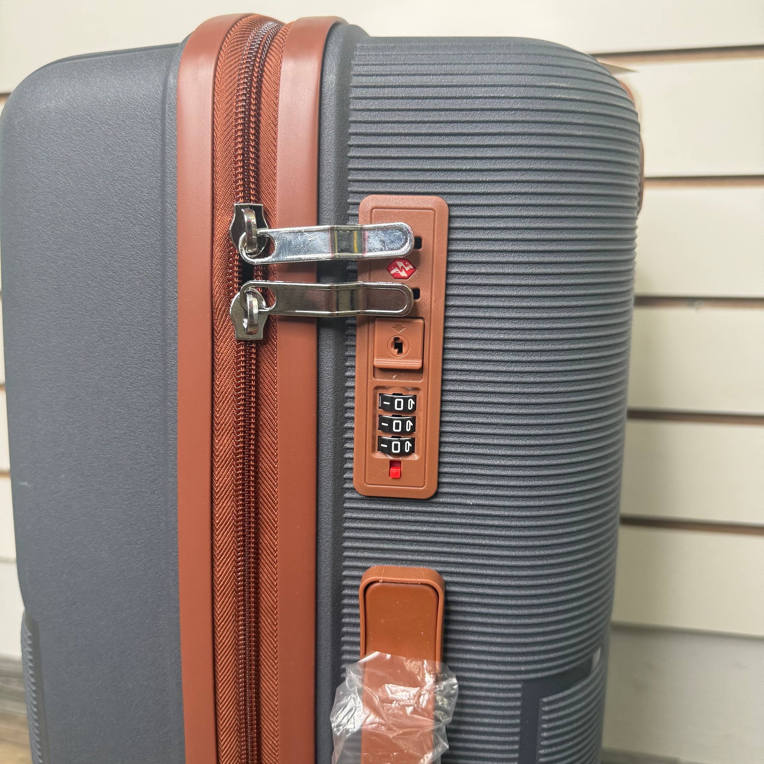 Чемодан полипропилен М - Темно-серый