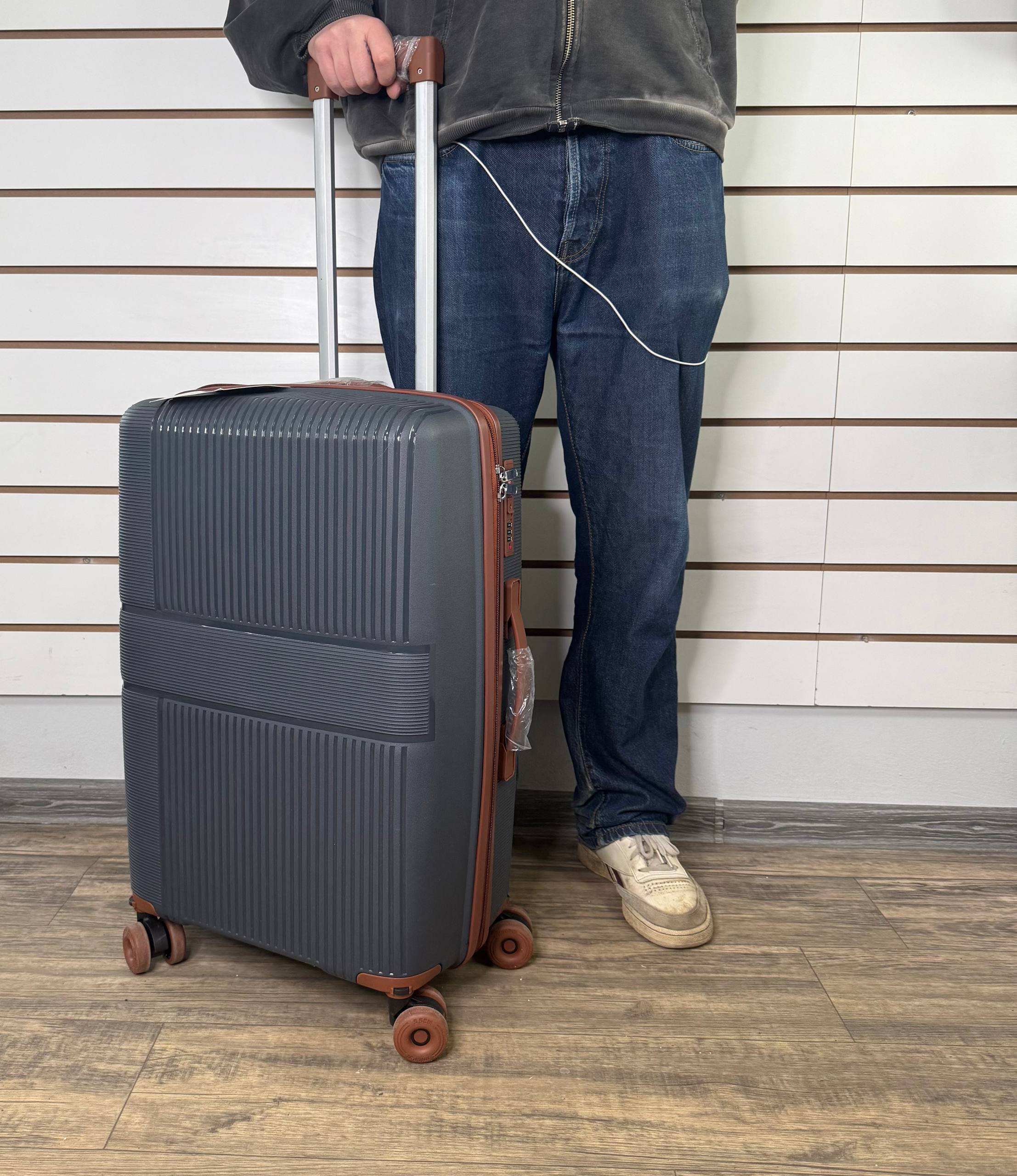 Чемодан полипропилен М - Темно-серый