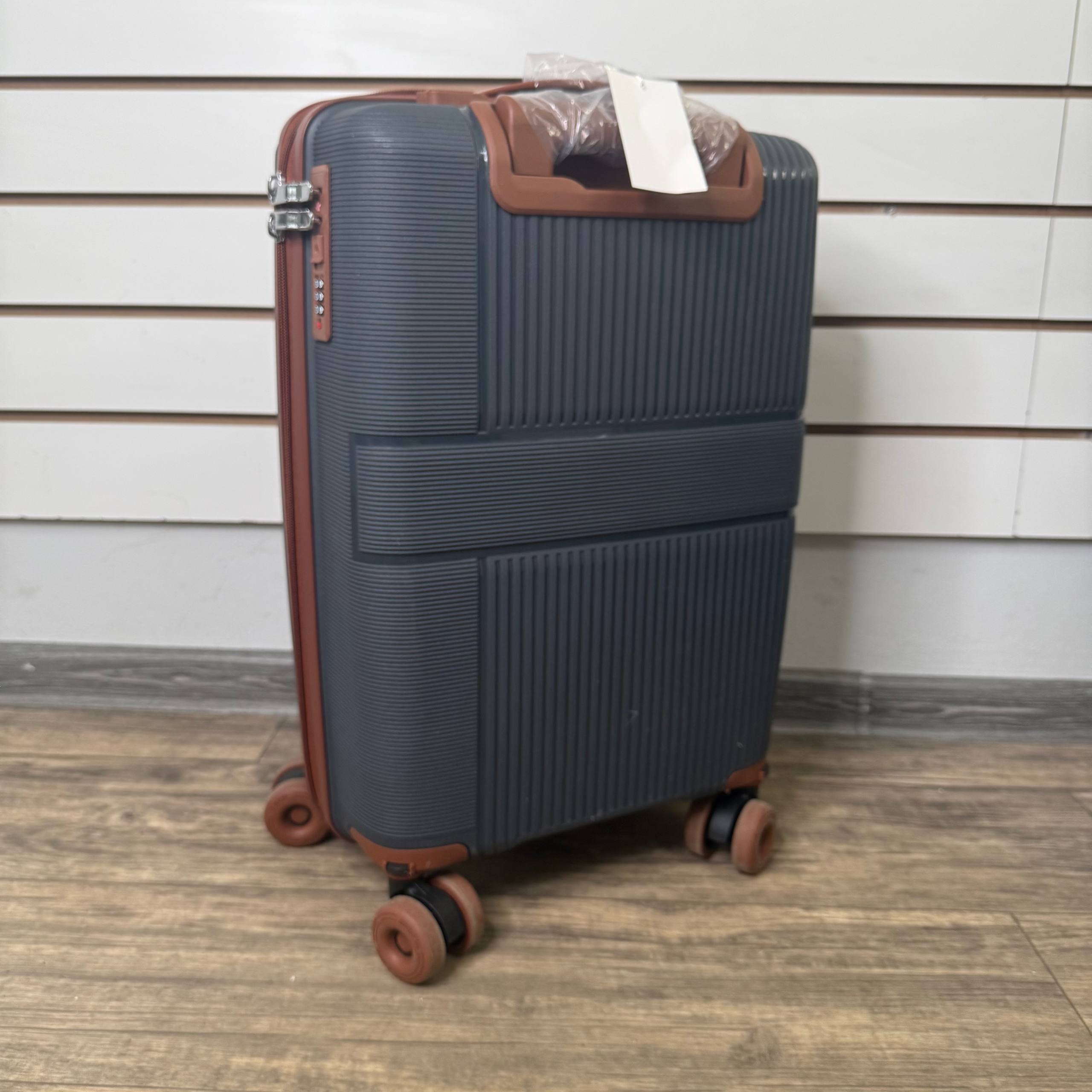 Чемодан полипропилен S- Темно-серый