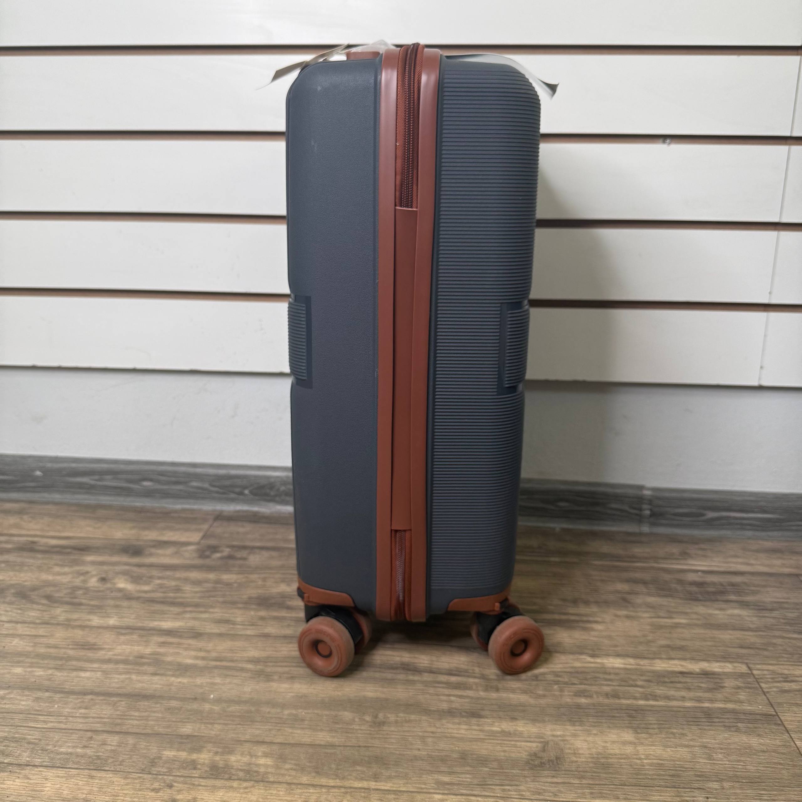 Чемодан полипропилен S- Темно-серый