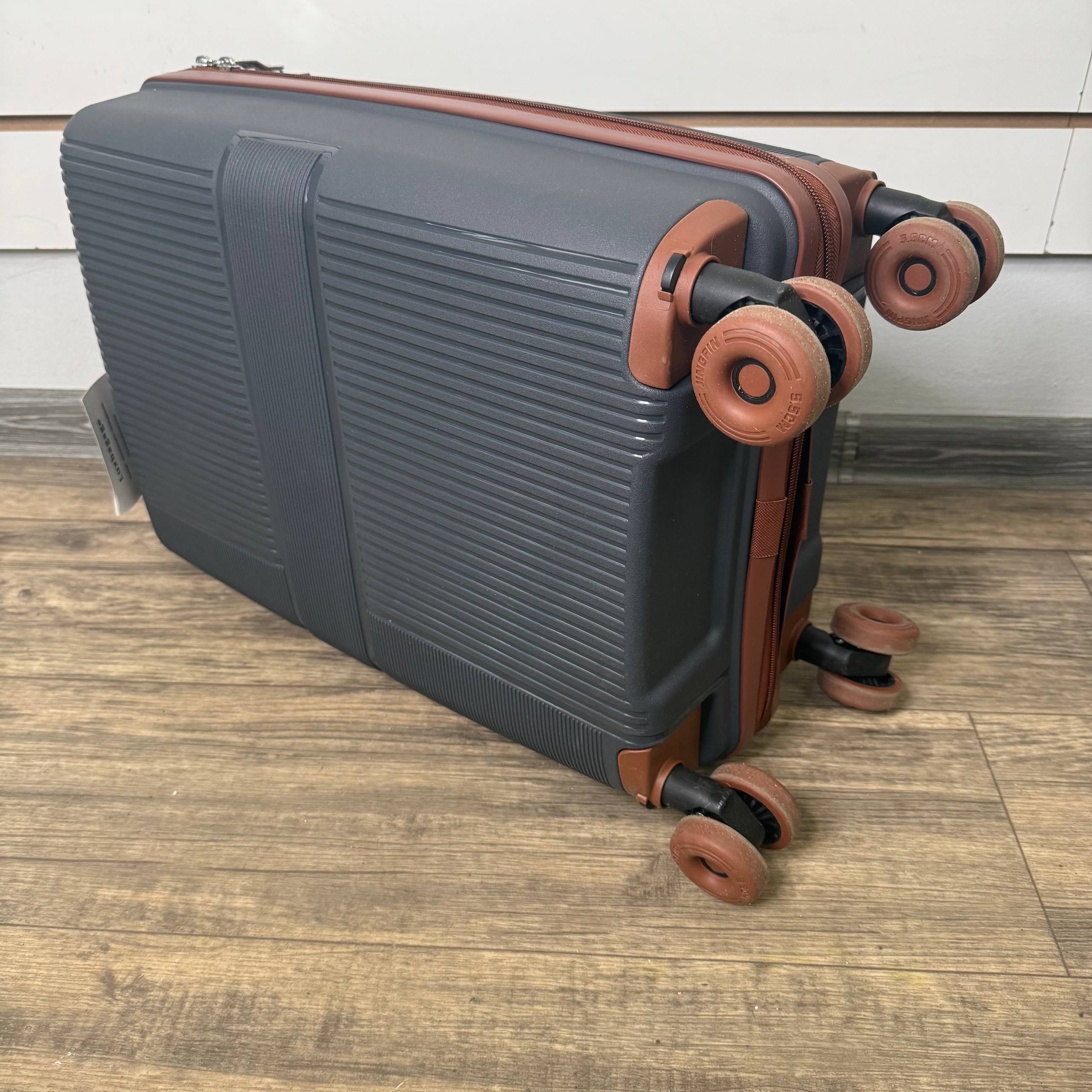 Чемодан полипропилен S- Темно-серый