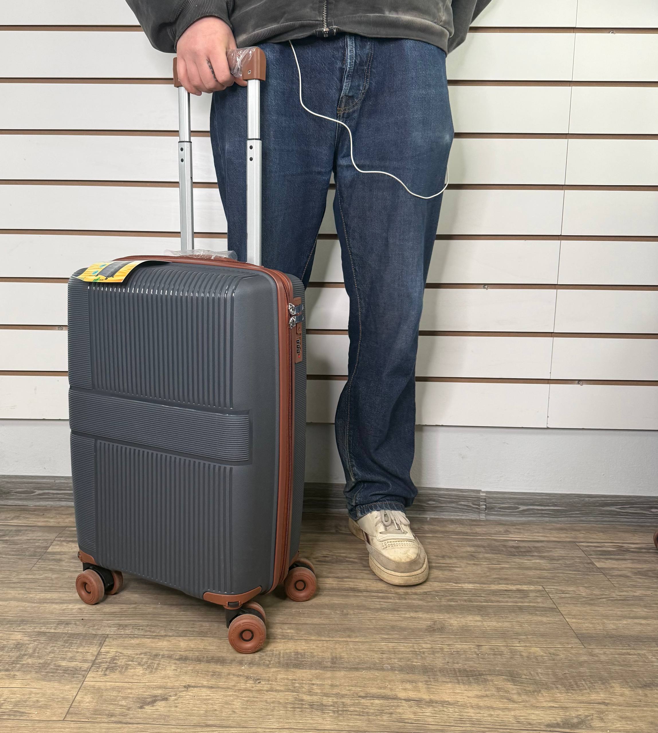 Чемодан полипропилен S- Темно-серый