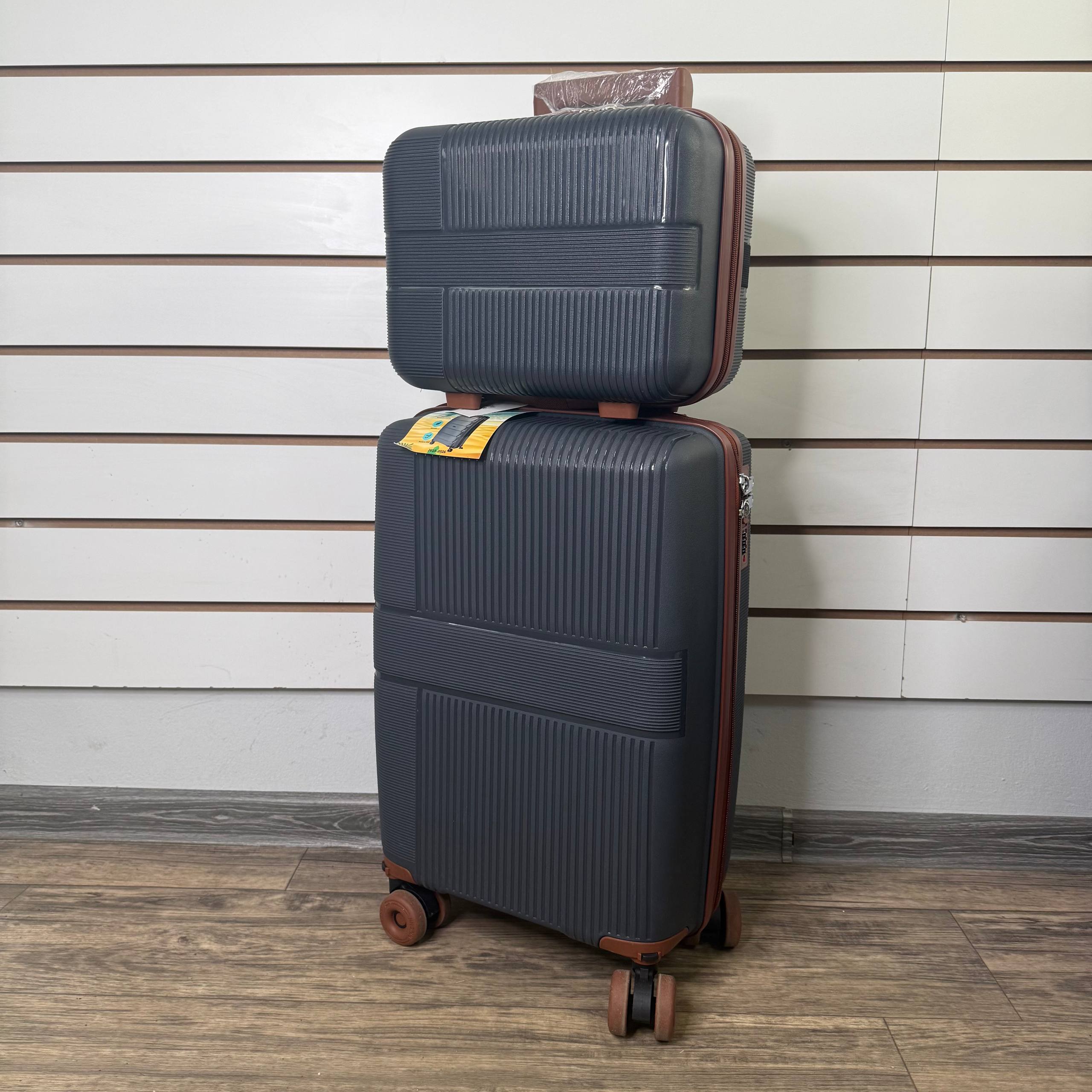 Чемодан полипропилен S- Темно-серый